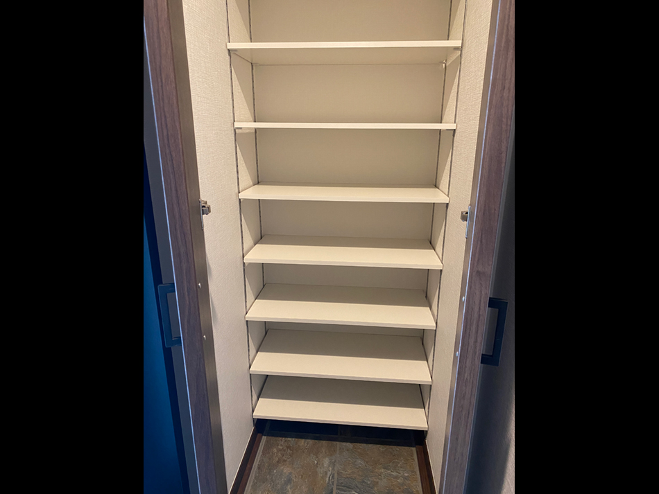 Casablanca Yotsuya Shoe closet